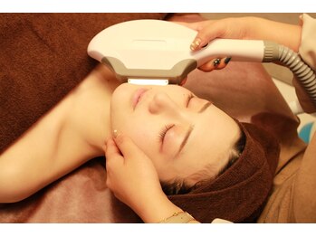 エルツ(Erz.)/顔脱毛でお化粧ノリも抜群に★