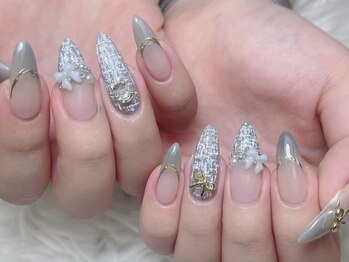 ルミ(Lumi)の写真/ナチュラルに馴染む極上シンプル♪パーツ、ストーン付きのコースもご用意◎働く女性の美爪を叶えるサロン★