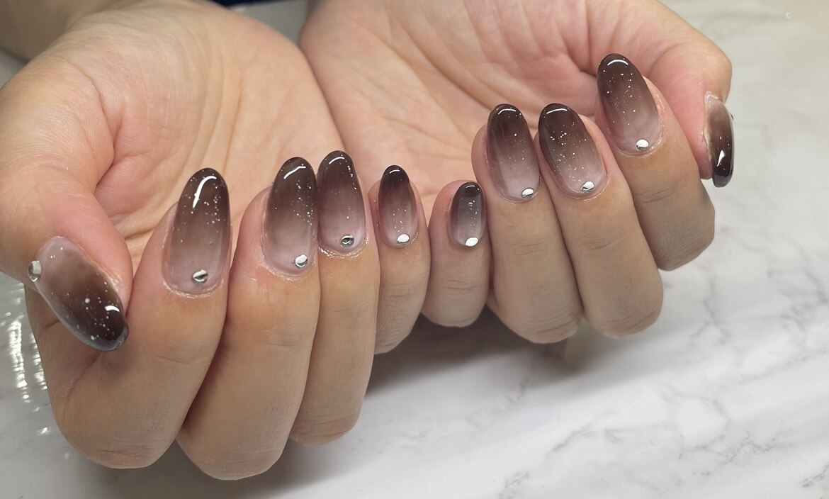 ブラックとアンバー（クリアブラウン）がカッコイイ★スクエアタイプ QBRICKキューブリック★BTY24 2026年冬トレンドクリアブラウンのネイルデザイン集｜人気順