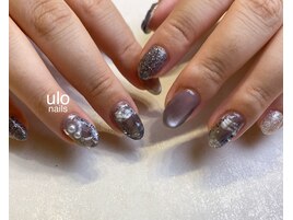 グレーの光とパールネイル