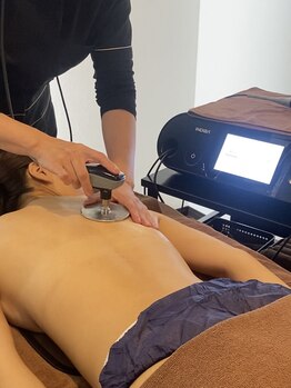 エステティックラフ 黒田店(Laugh)の写真/【最新インディバ】痩身も術後ケアもこれ一台！高出力×リンパマッサージで、最速のサイズダウンを実現。