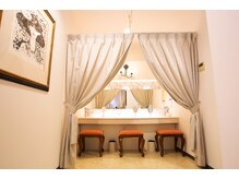 キャロリーヌ新宿店/ドレッサー