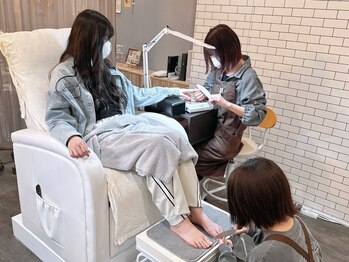 クレオ 伏見店(Cleo)の写真/【ハンドとの同時施術可能◎】丁寧なケアで小爪さんも安心♪キレイな足元に☆