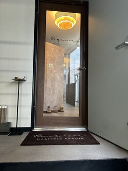 ランダーソン(Randerson)の写真/【くつろぎ空間でワンランク上の癒しと美しさを☆】お客様のお悩みや目元の状態をもとにご提案いたします◎