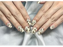 ケーエヌ(KN)/ヒョウ柄マットネイル