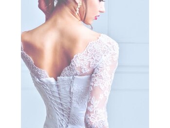 ヘアーアンドエステティック ヴェリス(hair&esthetic Velis)の写真/【挙式前の駆け込みOK★最短1dayコース★130分¥24800】人生最高の日をお手伝い★ドレス映え抜群のお姿へ♪