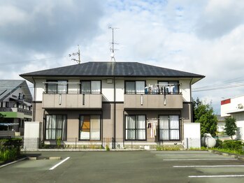 ココリフレ(COCO RE*FRE)/建物裏側に駐車場がございます