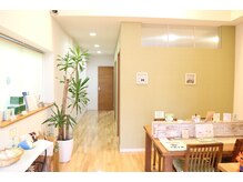 リラクゼーションサロン テテ(TETE)の雰囲気（解放感のある待合。完全個室・各部屋ごとにエアコン完備。）