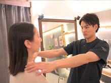 グレイ(GRAY)/姿勢分析 骨格矯正 姿勢 猫背 腰