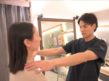 グレイ(GRAY)/姿勢分析 骨格矯正 姿勢 猫背 腰