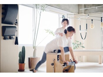 マエモアトモスタジオ 坂町店(maemo atomo studio)/一般女性に対するピラティス