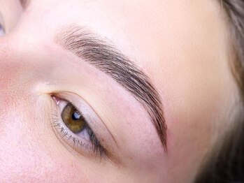 ネイルビー 銀座店(Bee)の写真/〈眉毛を整えて垢抜け旬顔に〉アイブロウWAX¥5500/お1人様ずつ骨格に合わせた似合わせ美眉スタイリング★