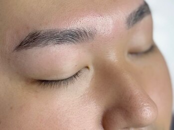 エリス 京橋(Eliss)/メンズハリウッドブロウリフト