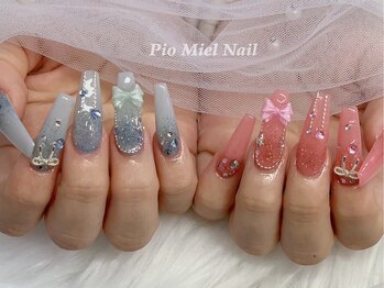 グレー×ピンク×異色デザイン