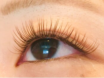 アイラッシュサロン ルクス(Luxe)の写真/モチの良さに定評あり◎自まつ毛への負担も軽減♪丁寧な施術で一人一人に合わせた理想の目元を演出♪