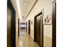 なちゅら(Nachula)の雰囲気（清潔感のある広々とした店内☆完全個室なので安心です。）