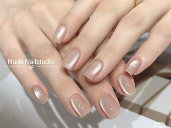 ヌードネイルスタジオ 立川店(Nude Nailstudio)の写真/大人可愛い指先へ！ワンカラーやラメグラ、マグネットやフラッシュネイルで輝く♪