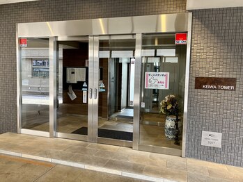 キロン(chiron)/ビルのエントランス