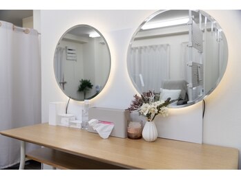 ネフェル(nefer)/メイクコーナー