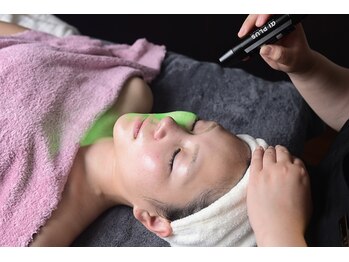 コネクト(Connect)の写真/「その場だけ」で終わらない本気の美白ケア！肌チェックライトで原因を分析し、内側から輝く透明感へ