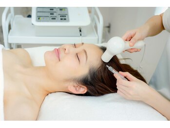 クリニカルエステ イーズ 京橋店の写真/結果にこだわる育毛促進&頭皮ケア！【本格ドライヘッドスパ&育毛促進ヒト幹細胞導入¥9900】