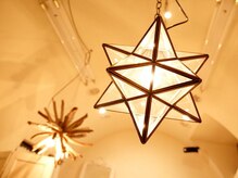 アールプラス(R+)/開放感のある高い天井