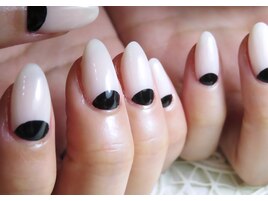 逆フレンチ×モノトーン