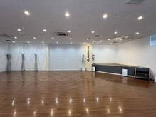 ジャザサイズ 五日市フィットネスセンターの雰囲気（広々明るく鏡のないスタジオ！）