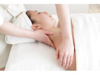 クリニカルエステ イーズ ミーナ京都店/ネックトリートメント