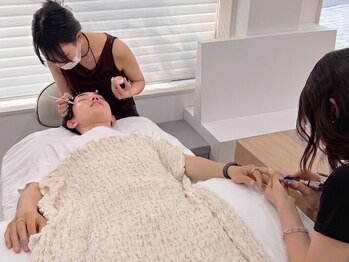 ローブ 表参道(LOAVE)の写真/《表参道のメンズ専門サロン》眉毛とネイルの同時施術で時短◎予約表が×でも、お電話いただければ対応可。