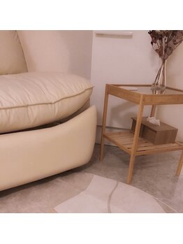 ナツインパウズ(Natwinpaws)/ゆったりとしたソファー