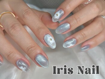 アイリスネイル 大塚(Iris Nail)の写真/透明感あふれるブルーマグネットに、可憐な立体フラワーを添えて。夏にぴったりの上品ネイル
