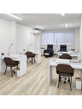 エヌワイエヌ(NYN)/明るく清潔な店内でご案内♪