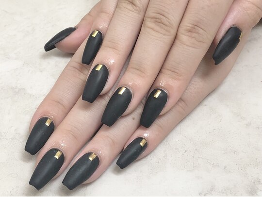 2025年冬】ブラック ワンカラー ハンドのネイルデザイン集｜人気順  