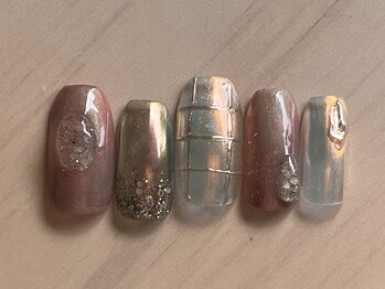 ジジ(Gigi)/季節限定ゴージャスネイル