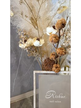 大きなドライフラワーでお出迎え