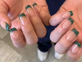 お洒落グリーンフレンチネイル