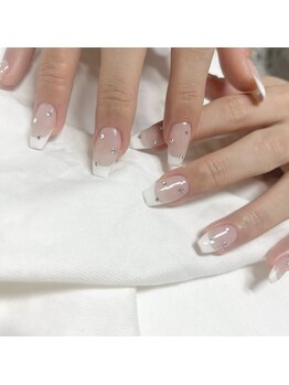 モルネイル(MORU nail)/白フレンチ×ストーン.