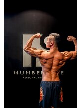 ナンバー ワン(Number One)/小野トレーナーの背中