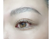下向き眉毛の毛流れを上に流すアイブロウリフト☆垢抜け美眉に
