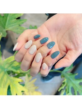 トータルサロン 白べぇーっ プラス/シンプルアシメネイル♪