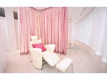 インフェイシャス 二子玉川店の雰囲気（施術ブースはプライバシー重視のくつろぎ空間）