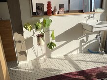 2階に喫茶、3階がネイルサロンです