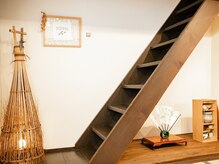 可愛い古民家カフェの中の階段を登り2Ｆでゆっくりお寛ぎ下さい