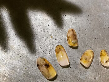 ネイルスミス(Nailsmith)/ベージュ×イエロー天然石