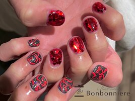 個性派アシンメトリーネイル