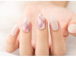 春チェックネイル