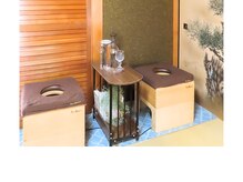 ロマニフ(Romanif)/樹齢100年以上の貴重な檜椅子