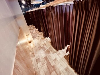 トトリラクゼーション 天神2号店の写真/【足つぼ30分+ふくらはぎリンパ20分計50分】が大人気★ペアでのご来店も大歓迎♪系列博多店もあります！