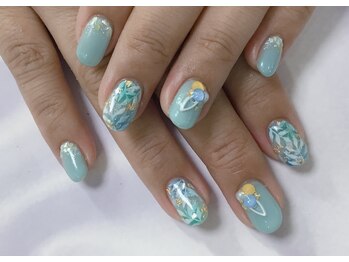 リーフ柄ネイル